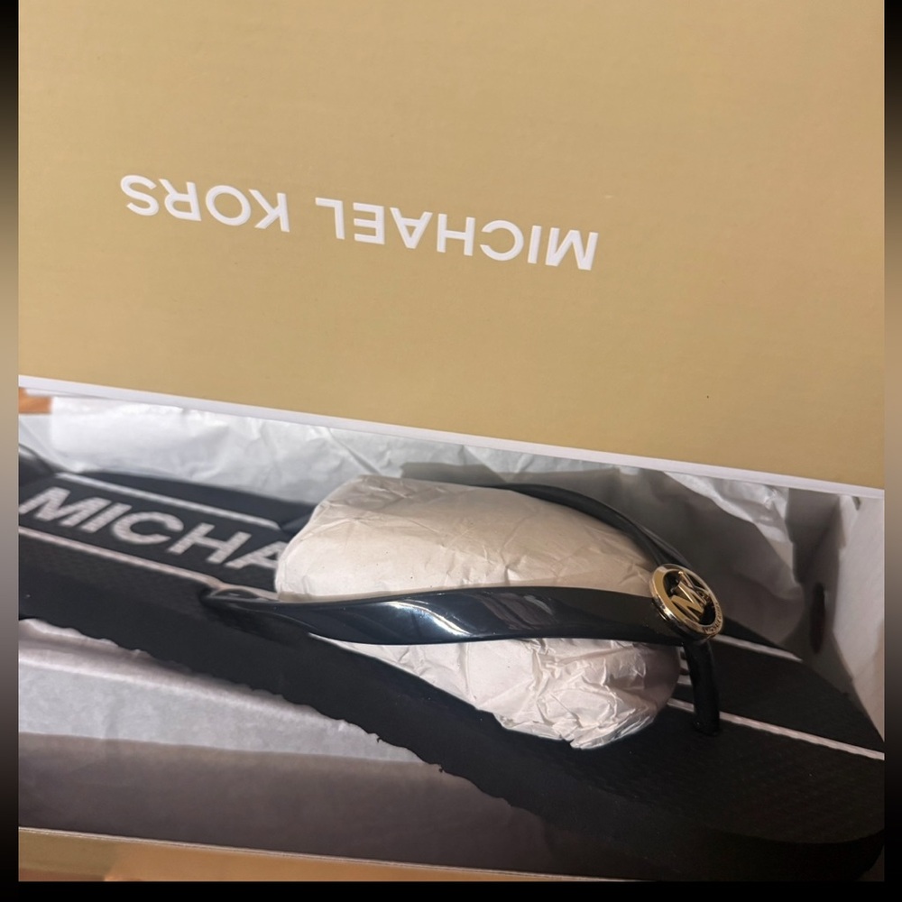 New MICHAEL KORS Women's Flip Flops MK Logo Sandals 10 new in box